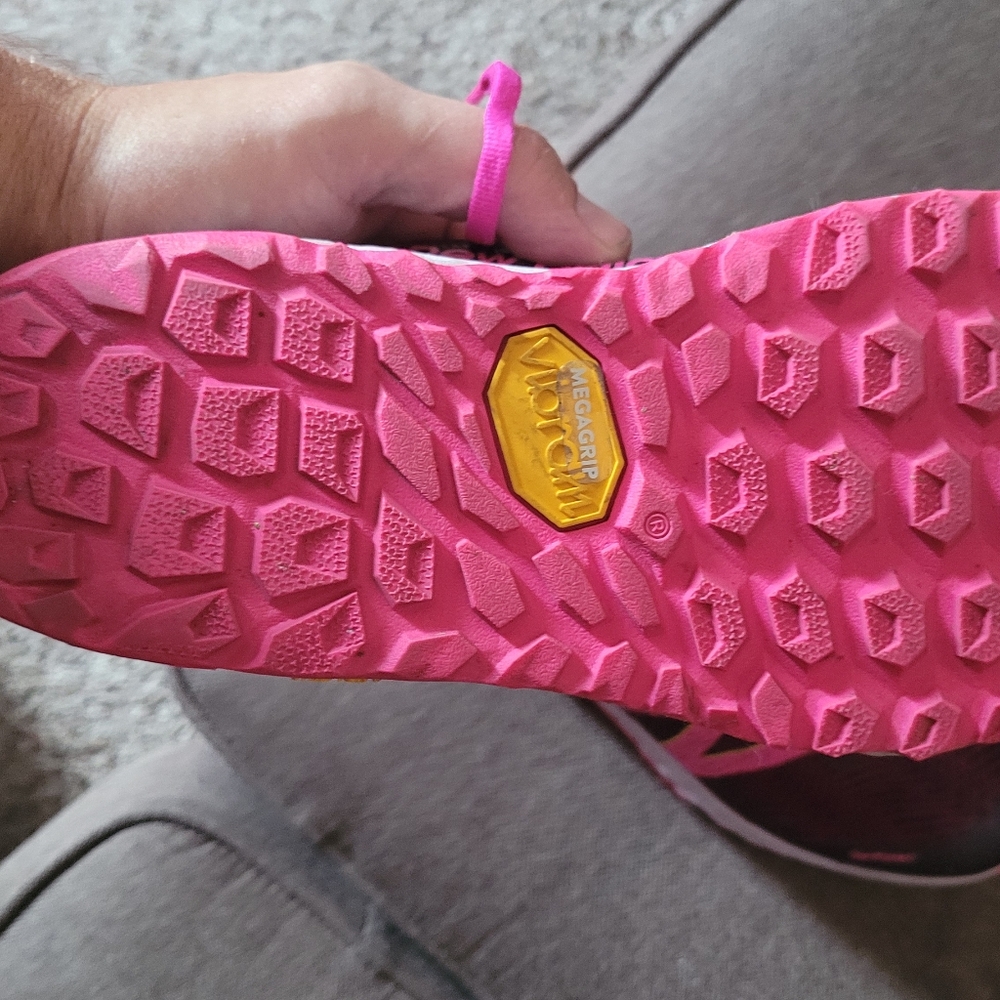 New Balance Y Size 6 women's running Shoe